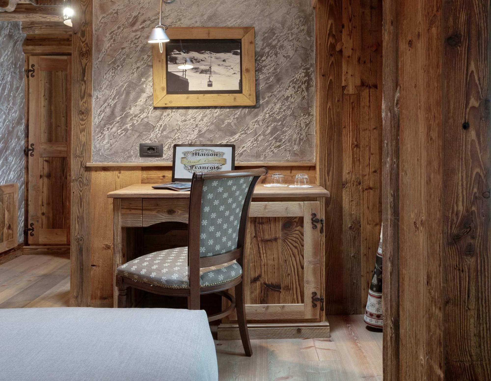 Chalet Matterhorn Francois - Central Ski Chalet With Spa And Breakfast, 100Mt Lift Брей-Червиния Экстерьер фото