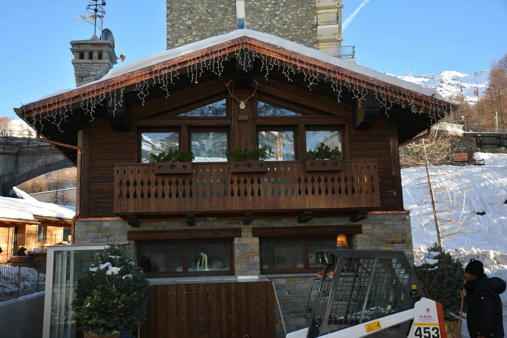 Chalet Matterhorn Francois - Central Ski Chalet With Spa And Breakfast, 100Mt Lift Брей-Червиния Экстерьер фото